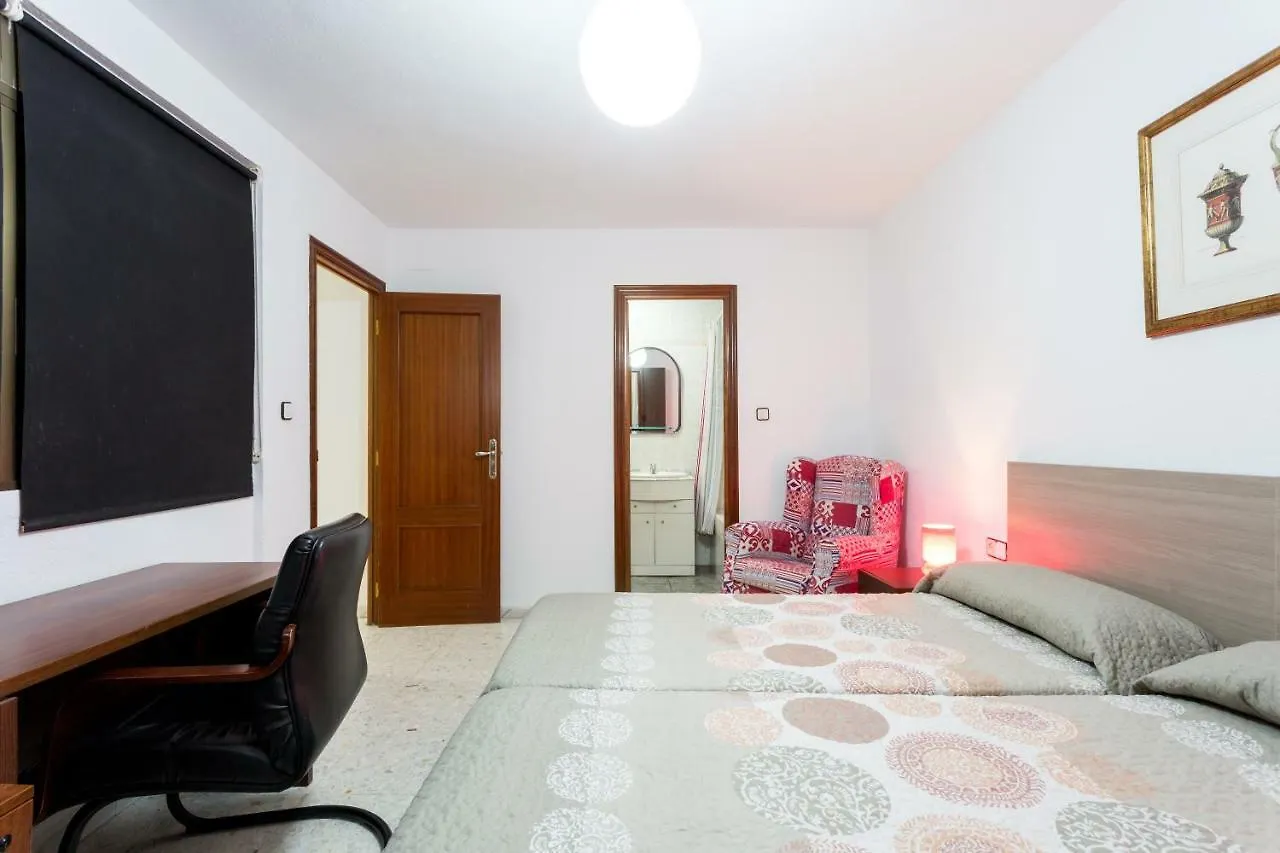 Holi-Rent Albareda Apartment Seville