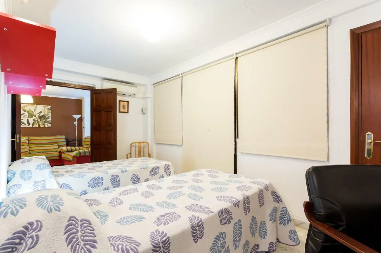 Holi-Rent Albareda Apartment Seville