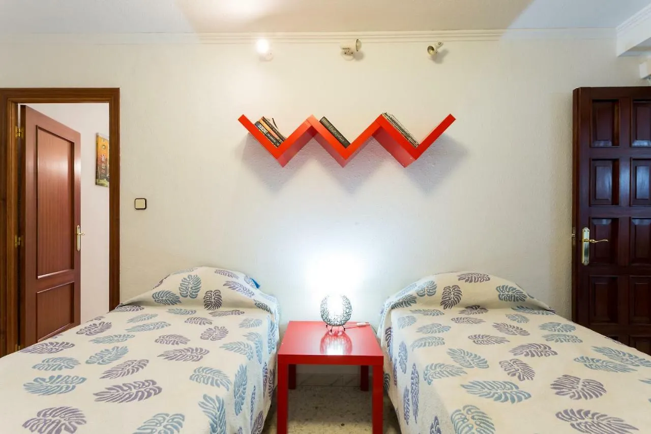 Holi-Rent Albareda Apartment Seville 0*,